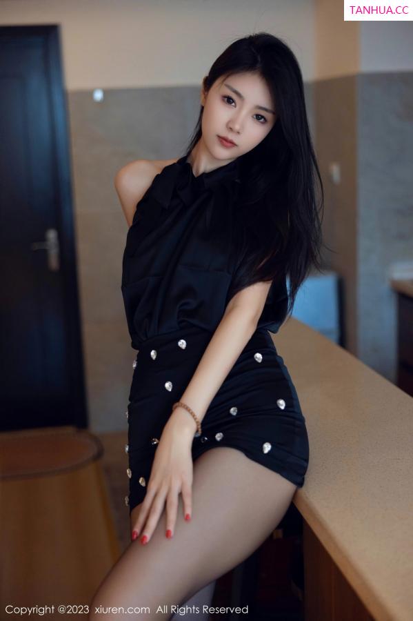 可乐Vicky  [XiuRen]高清写真图 2023.10.19 No.7535 可乐Vicky 黑丝美腿第63张图片